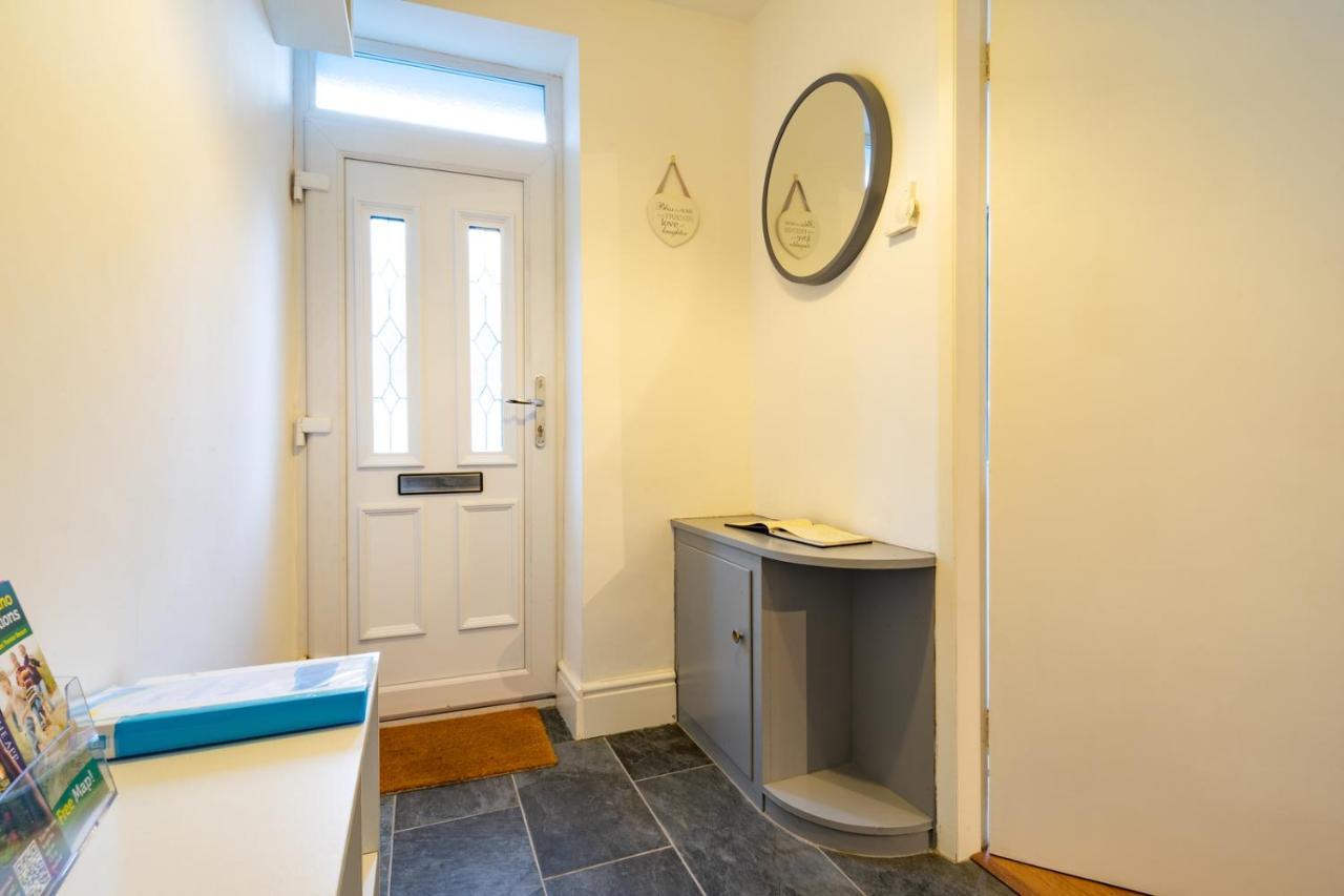Newly-Renovated, Mid-Terrace Cottage In Porthmadog Eksteriør billede