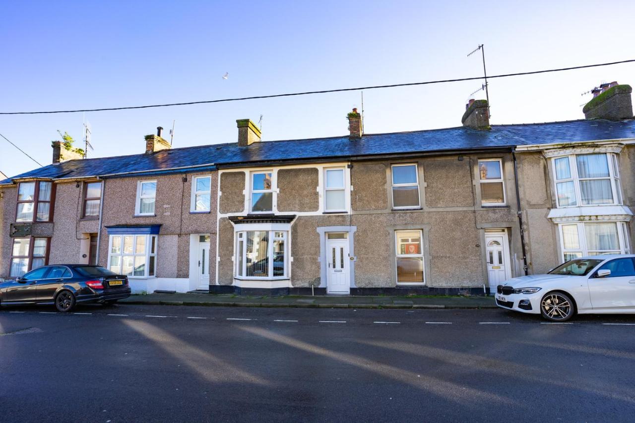 Newly-Renovated, Mid-Terrace Cottage In Porthmadog Eksteriør billede