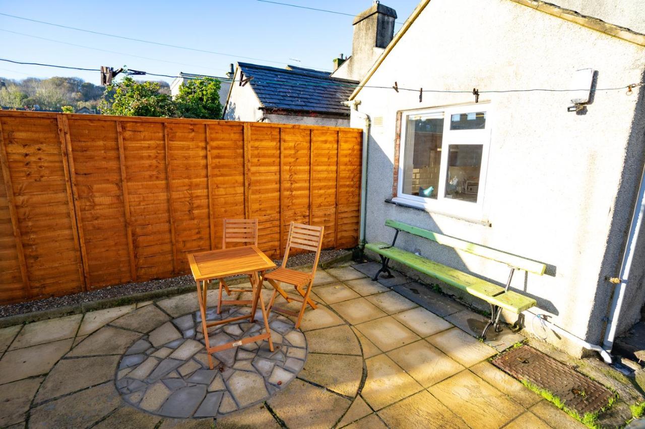 Newly-Renovated, Mid-Terrace Cottage In Porthmadog Eksteriør billede